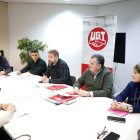 Un momento de la reunión que matuvieron este lunes UGt y partidos políticos,, a la que acudió también Azuicarera.