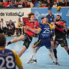 El Abanca Ademar jugó un partido serio pero al final se le escapó un punto en la última jugada frente al Atlético Valladolid.