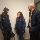 El subdelegado del Gobierno. Héctor Alaiz, junto a la alcalde de Villagatón, Carolina López Árias, visitó a los participantes de la inicitiva.