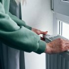 Ajustar el termostato por la noche puede evitar un sobrecoste de hasta 200 euros mensuales si se utilizan varios radiadores eléctricos.