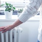 La OMS establece que mantener al menos 18 °C en el interior del hogar durante el invierno es clave para evitar enfermedades respiratorias y cardiovasculares.