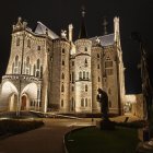 Astorga recuperó este viernes el brillo nocturno del Palacio de Gaudí.