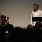 Mestre y Cuco Pérez, durante una actuación en el Musac.