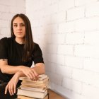 Lucía Solla Sobral (Marín, 1989) vive actualmente en Oviedo, donde ha creado y coordinado desde 2022 el Club de las Letras Salvajes.