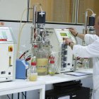 Uno de los trabajadores en las instalaciones de Inbiotec, en imagen de archivo.