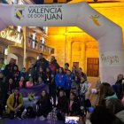 Foto de familia con los podios de la San Silvestre de Valencia de Don Juan.
