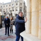 Mañueco en el 'Locus appellationis' de la Catedral de León, el lugar donde se impartía justicia.