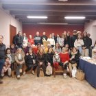 Vecinos y visitantes en el ya consolidado mercadillo.