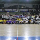 Foto de familia de los equipos ganadores del torneo.