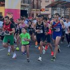 Momento de la salida y cuadro de honor masculino y femenino de la carrera.