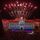 Fotografía que muestra fuegos artificiales durante la celebración de las Campanadas de Nochevieja este 2025.