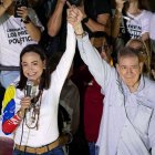 Fotografía de archivo del 25 de julio de 2024 que muestra a los líderes opositores de Venezuela María Corina Machado y Edmundo González Urrutia.