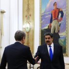 José Luis Rodríguez Zapatero saluda a Nicolás Maduro.