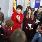 Elma Saiz, ministra de Seguridad Social, con los periodistas.
