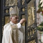 León XIV clausura el Jubileo con el cierre de la Puerta Santa del Vaticano.