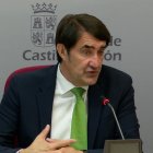 Archivo - Suárez-Quiñones interviene en rueda de prensa.