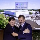  Mañueco junto a el presidente del Grupo Avintia, Antonio Martín Jiménez, ayer.