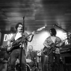 Formación al completo de Hummo durante un concierto.