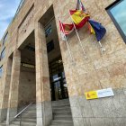 Fachada principal de los juzgados de León