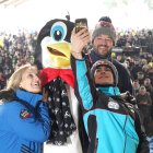 El piloto David Alonso y el responsable comercial de Estrella Galicia Castilla y León Alfonso Prego, Pingüinos de Oro de.