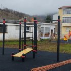 Zona de gimnasia al aire libre y el parque infantil en Santa Bárbara.