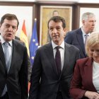 El presidente de la Junta de Castilla y León, Alfonso Fernández Mañueco; el presidente ejecutivo de Indra Group, Ángel Escribano; y el CEO de Indra Group, José Vicente de los Mozos, informan sobre el Plan de inversiones de Indra en Castilla y León y la colaboración de la administración autonómica.