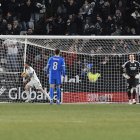 Los futbolistas del Real Madrid tras encajar el tercer y definitivo gol del Albacete.
