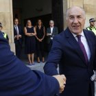 Foto de archivo del alcalde de Algeciras y senador popular José Ignacio Landaluce, durante un acto en las puertas del Ayuntamiento de Algeciras (Cádiz) . EFE/A.Carrasco Ragel.