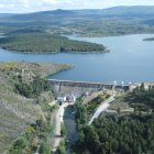 Vista aérea de la presa de Villameca, en el municipio de Quintana del Castillo.