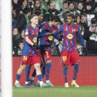 Los jugadores del Barça celebran uno de sus goles.