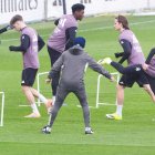 Los jugadores del Real Madrid se entrenan antes del partido contra el Levante.