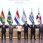 Los representantes de la UE y Mercosur celebran el acuerdo de Asunción.