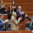 Imagen de los procuradores del PP aplaudiendo a Mañueco.