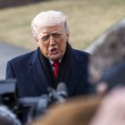 El presidente Donald Trump en los jardines de la Casa Blanca.