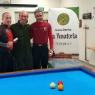 Finalistas del torneo de billar jugado en La Venatoria con Rafa Santos (medio).