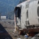 Vagones de los trenes  Alvia e Iryo siniestrados en el accidente ferroviario ocurrido el pasado domingo. La Guardia Civil está centrada ahora en analizar el vagón seis del tren Iryo, el primero que descarriló el domingo en Adamuz (Córdoba). El número de víctimas mortales en el accidente se eleva ya a 41. EFE/Jorge Zapata.