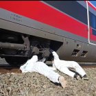 La Guardia Civil muestra imágenes de la inspección en las ruedas y parte baja del Iryo siniestrado en Adamuz (Córdoba).