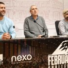 Vicente Canuria, en el centro, durante la presentación.