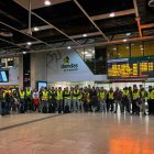 Maquinistas y trabajadores de Rodalies han guardado un minuto de silencio este miércoles en la Estación de Sants.