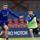 Asier Osambela, sin peto, en un entrenamiento de Osasuna.