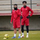 Víctor Moreno y Homam Al-Amin bien abrigados ante el frío leonés.