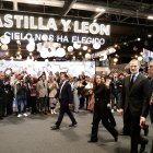 Los Reyes visitan la feria internacional de turismo FituR.