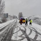 Imágenes de nieve de este viernes en Ponferrada, y pueblos del Bierzo como Vega de Espinareda o las carreteras de acceso.