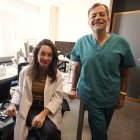 Los patólogos del hospital El Bierzo de Ponferrada, Ángel Fernández y Zita Álvarez.