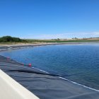 La balsa de Villares abastece a las fincas de la comunidad de regantes.