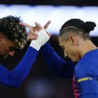 Yamal y Raphinha celebran uno de los goles logrados por el Barcelona.