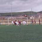Balón disputado en el áreal del Salamanca.