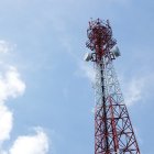 Antena de comunicaciones para radio, televisión y teléfono