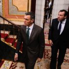 Pedro Sánchez y Óscar Puente ayer, en el pleno del Congreso de los Diputados.