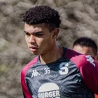 Palmer en un entrenamiento con el Deportivo Saprissa de su país.